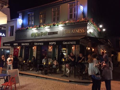 Hops Irish Pub - Alaçatı - 4